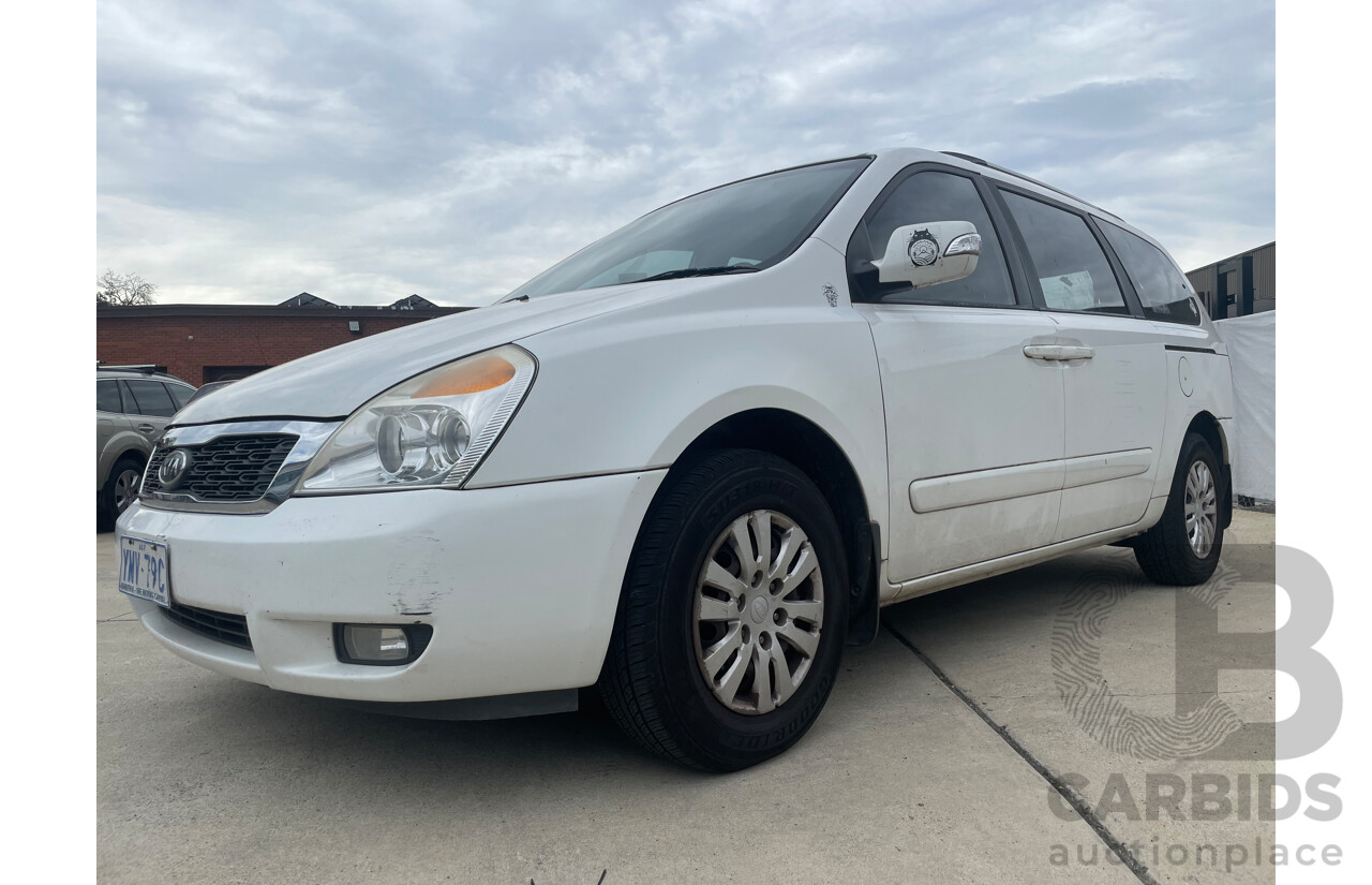 11/10 Kia Carnival S FWD VQ MY11 4D Wagon White 2.7L