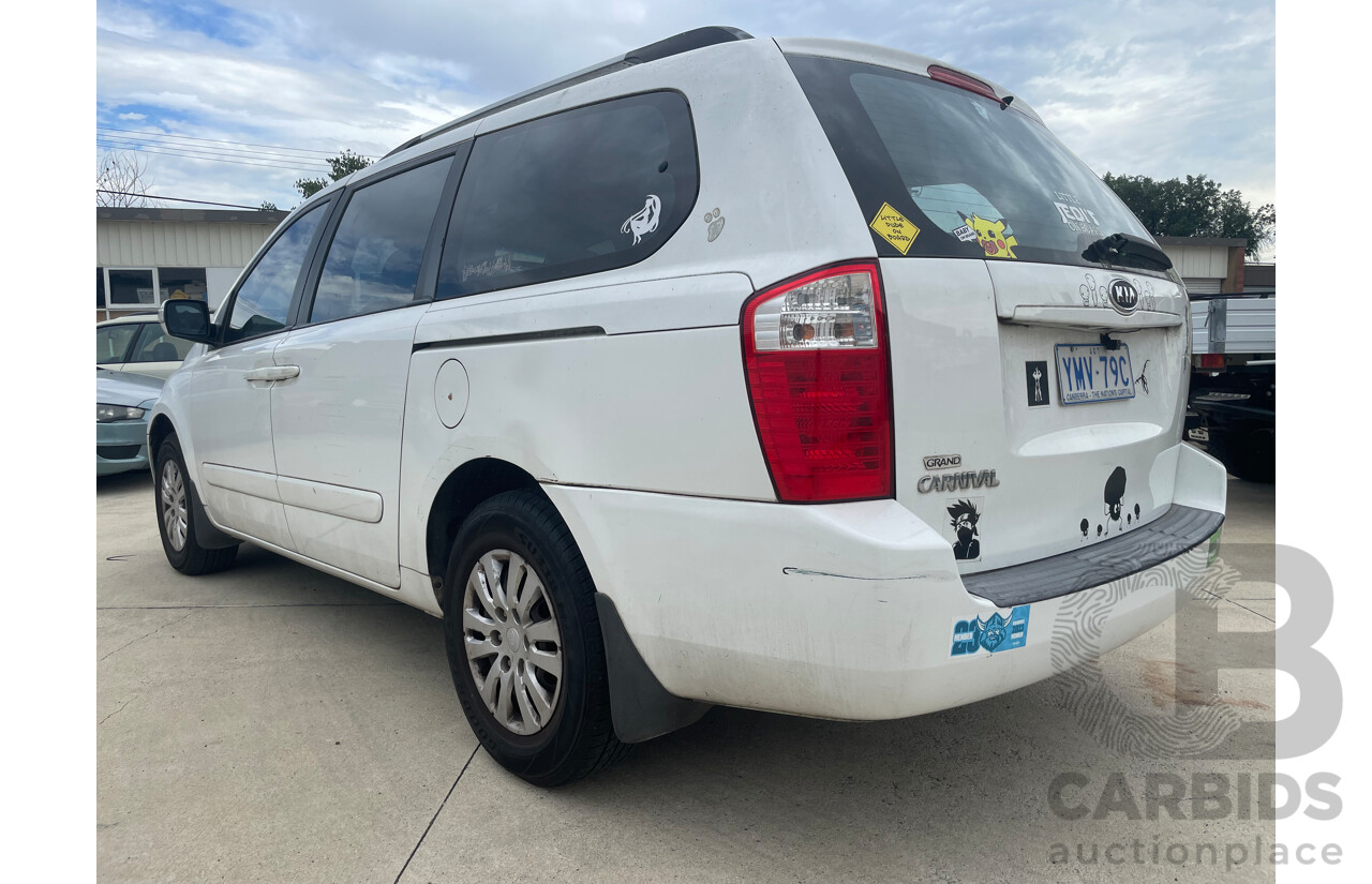 11/10 Kia Carnival S FWD VQ MY11 4D Wagon White 2.7L