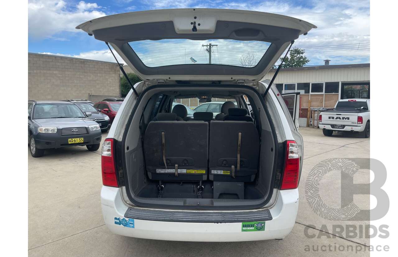 11/10 Kia Carnival S FWD VQ MY11 4D Wagon White 2.7L