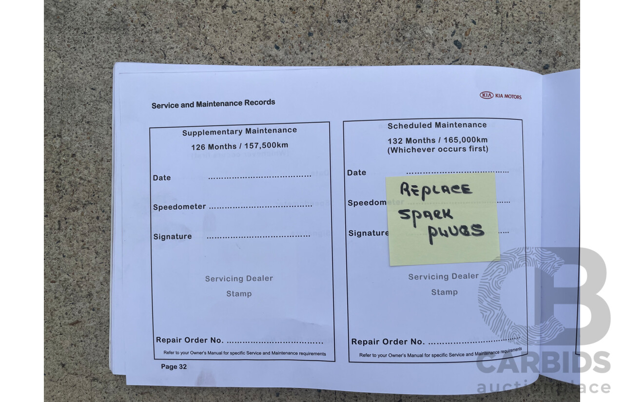 11/10 Kia Carnival S FWD VQ MY11 4D Wagon White 2.7L