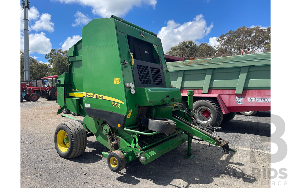 JOHN DEERE Round Baler