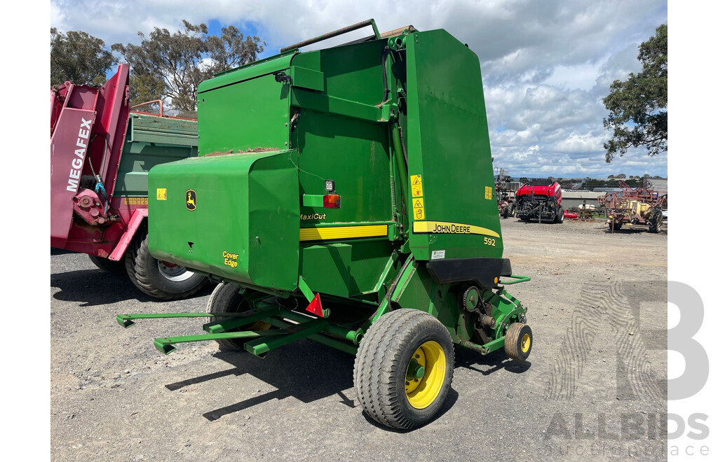 JOHN DEERE Round Baler