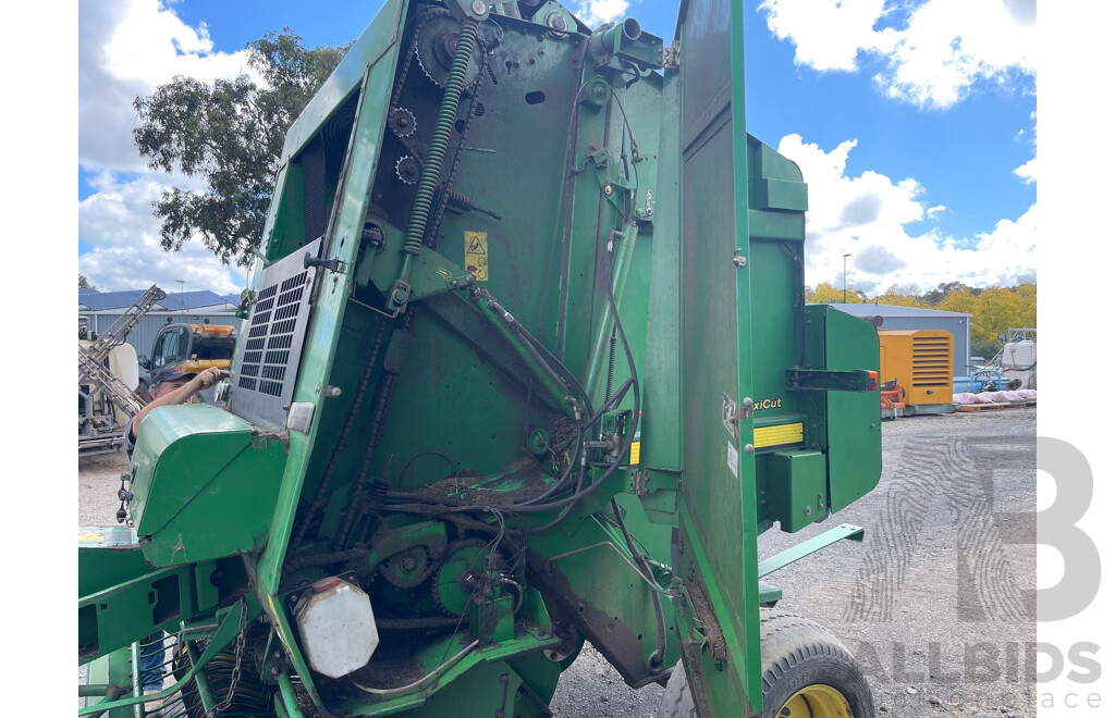 JOHN DEERE Round Baler