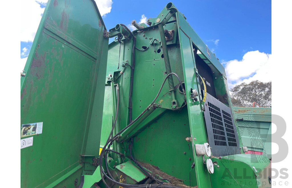 JOHN DEERE Round Baler