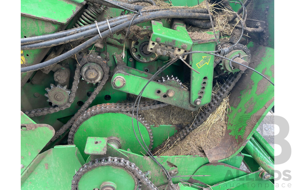JOHN DEERE Round Baler