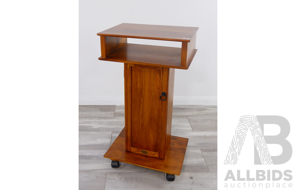 Good Pine Presentation Pedestal