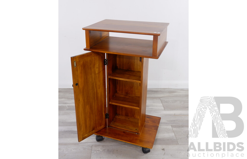 Good Pine Presentation Pedestal