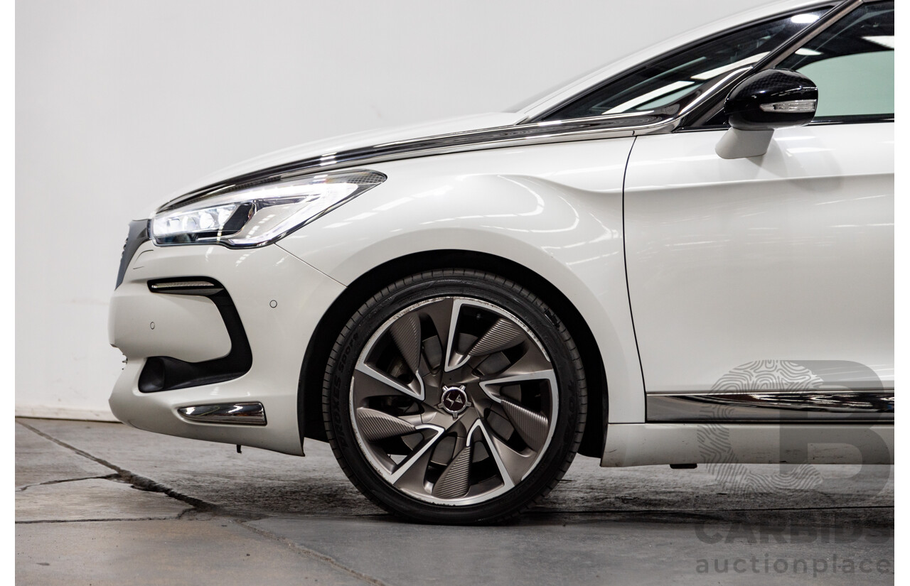 02/2016 Citroen DS5 D-Sport MY16 5D Hatchback Blanc Nacre Pearl White Metallic Turbo Diesel 2.0L