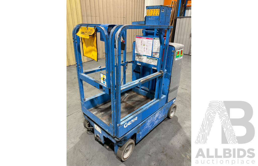 Genie 2013 GRC-12 12ft Vertical Manlift