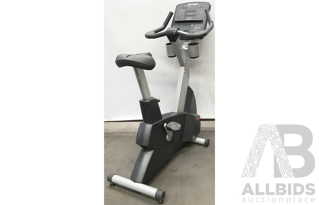 Life Fitness Integrity Upright Exercise Bike