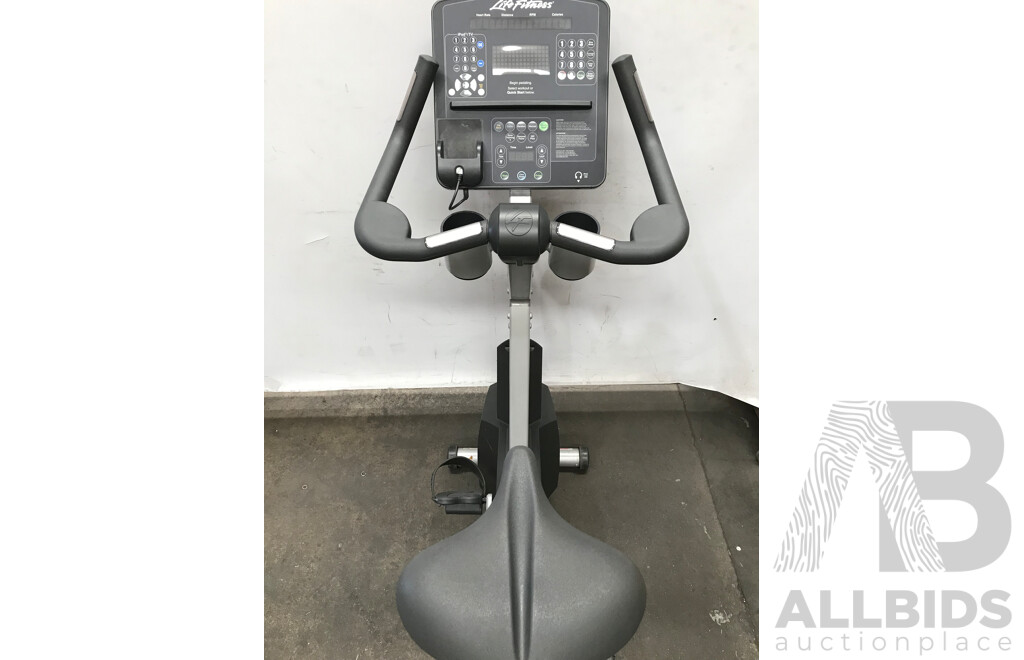 Life Fitness Integrity Upright Exercise Bike