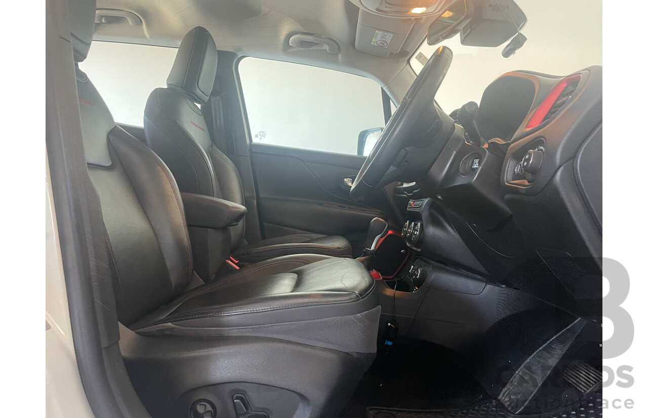 03/16 Jeep Renegade TRAILHAWK AWD BU 4D Wagon White 2.4L