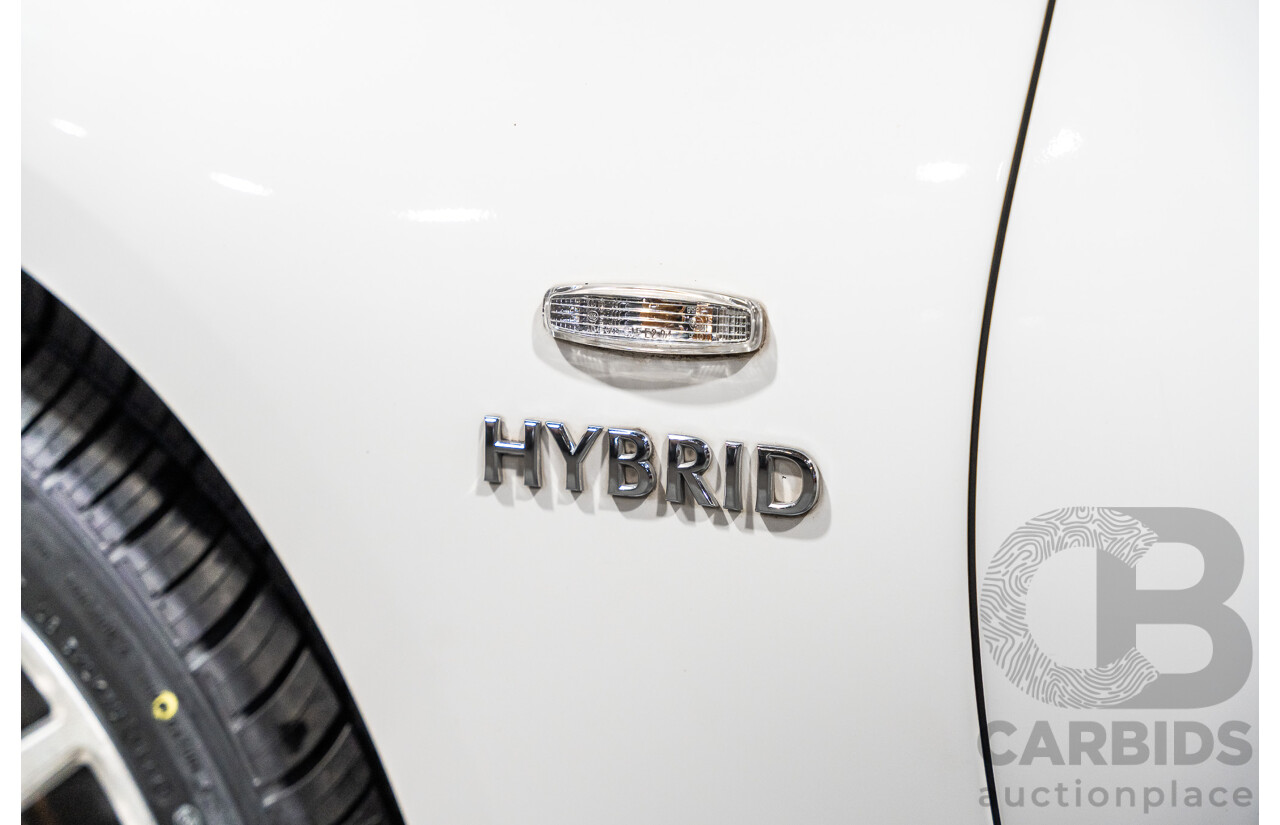 12/2011 Nissan Fuga Hybrid VIP Y51 4d Sedan Pearl White Metallic V6 3.5L - Hybrid (IMPORT)