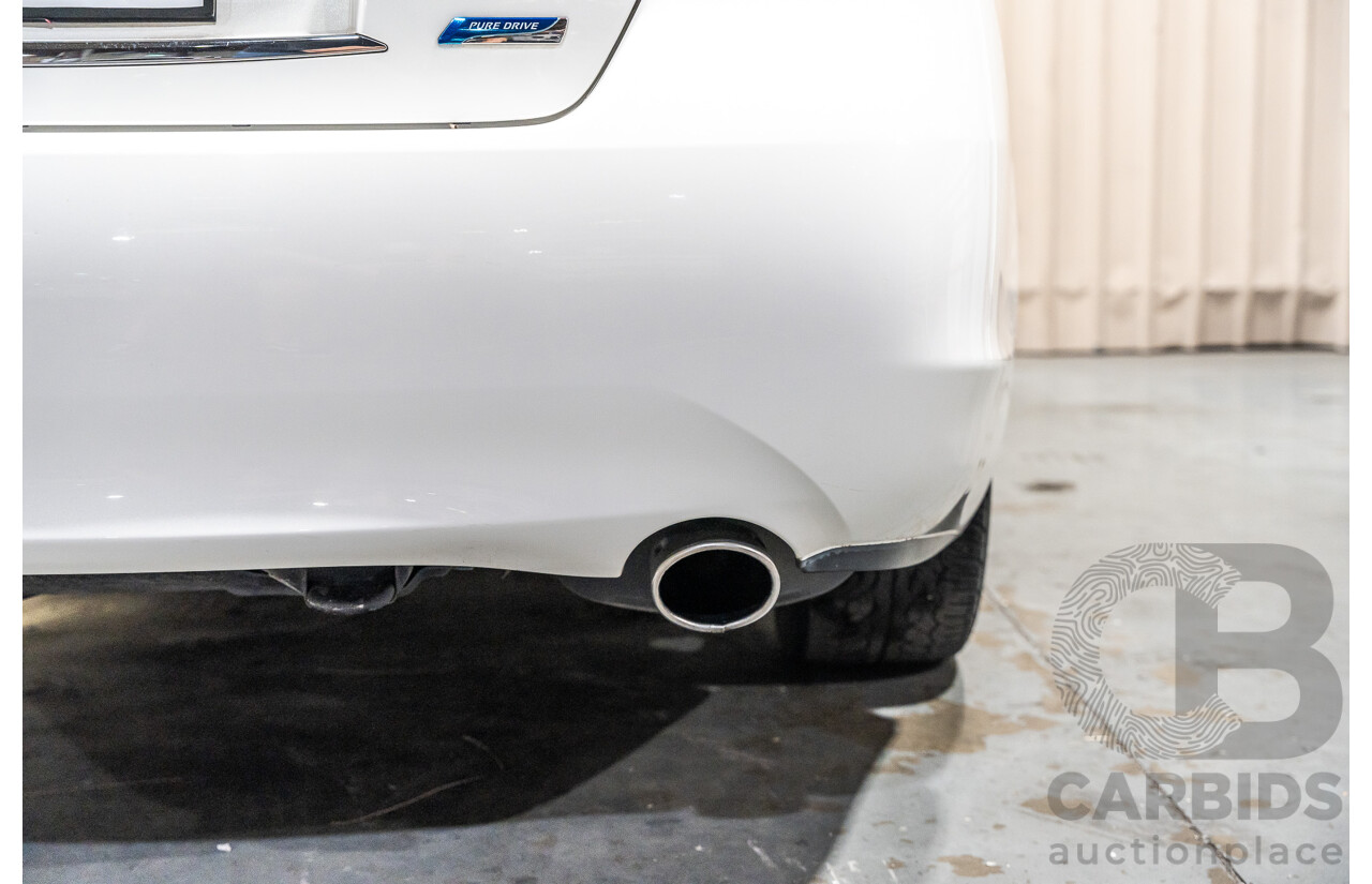 12/2011 Nissan Fuga Hybrid VIP Y51 4d Sedan Pearl White Metallic V6 3.5L - Hybrid (IMPORT)