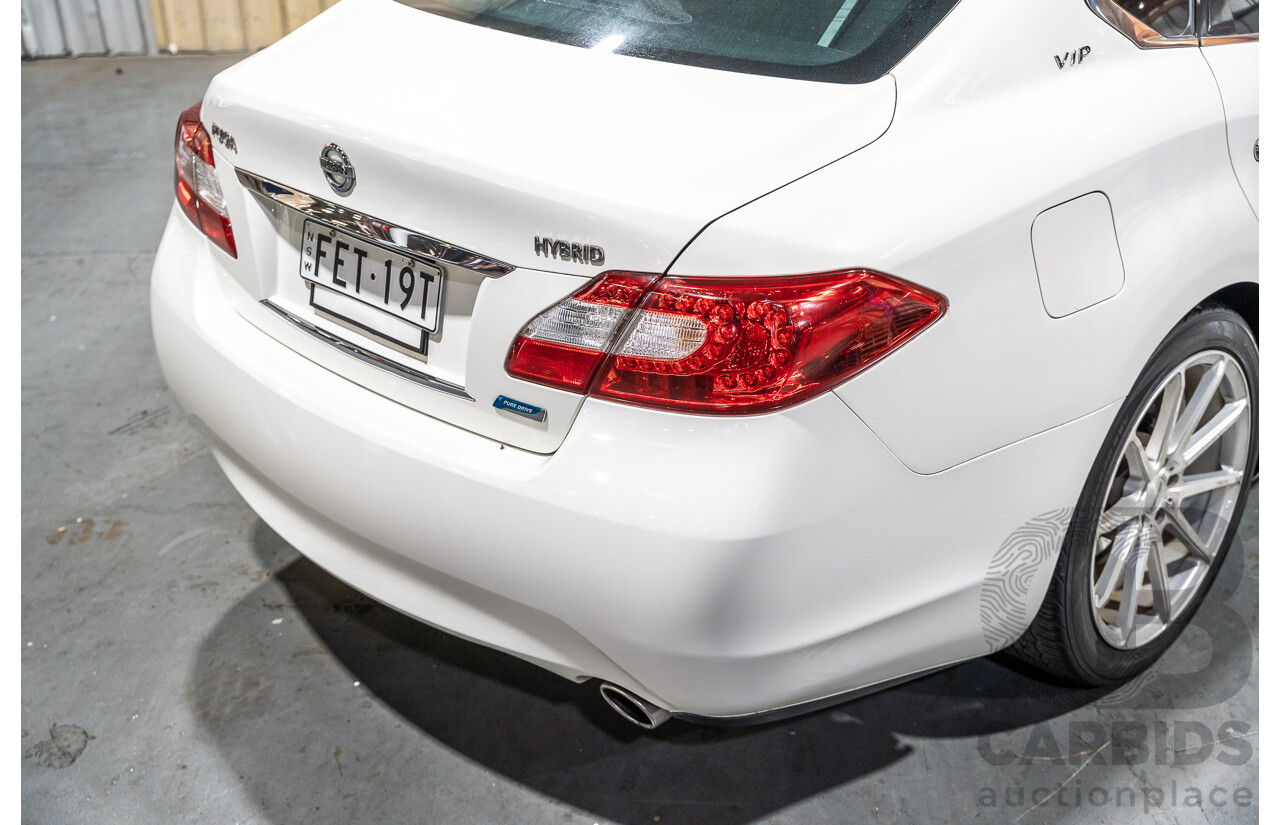 12/2011 Nissan Fuga Hybrid VIP Y51 4d Sedan Pearl White Metallic V6 3.5L - Hybrid (IMPORT)