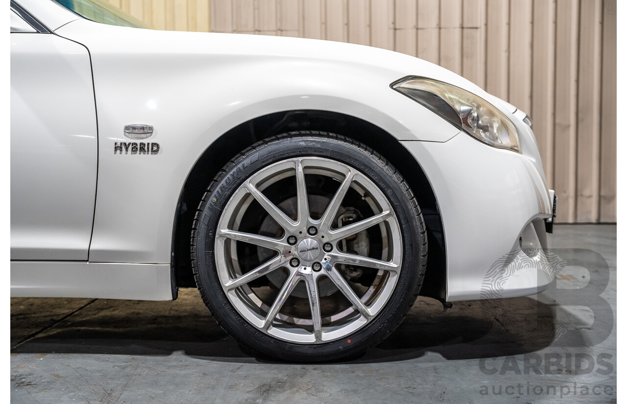 12/2011 Nissan Fuga Hybrid VIP Y51 4d Sedan Pearl White Metallic V6 3.5L - Hybrid (IMPORT)
