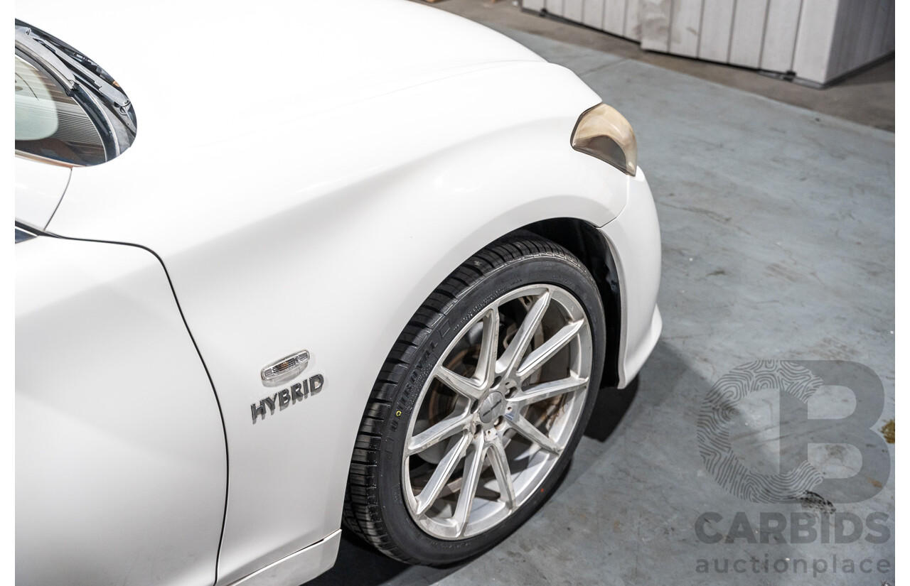 12/2011 Nissan Fuga Hybrid VIP Y51 4d Sedan Pearl White Metallic V6 3.5L - Hybrid (IMPORT)