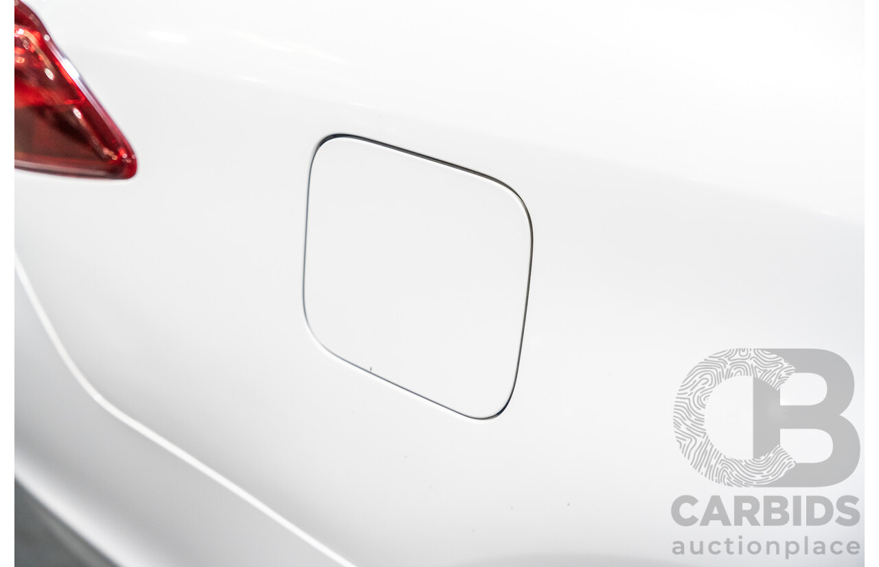 12/2011 Nissan Fuga Hybrid VIP Y51 4d Sedan Pearl White Metallic V6 3.5L - Hybrid (IMPORT)