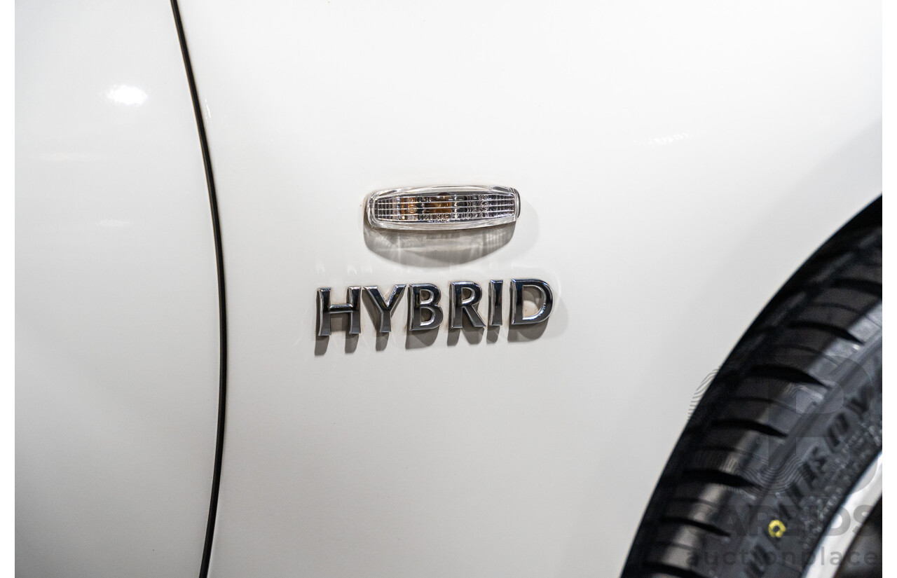 12/2011 Nissan Fuga Hybrid VIP Y51 4d Sedan Pearl White Metallic V6 3.5L - Hybrid (IMPORT)