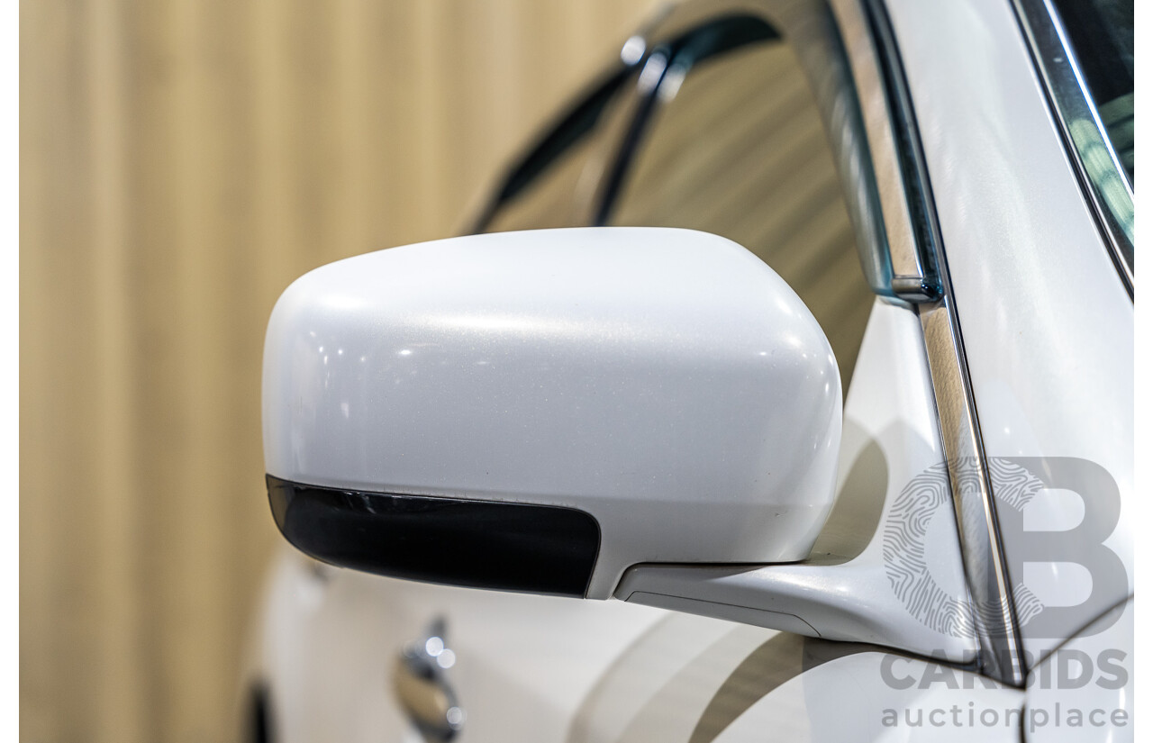 12/2011 Nissan Fuga Hybrid VIP Y51 4d Sedan Pearl White Metallic V6 3.5L - Hybrid (IMPORT)