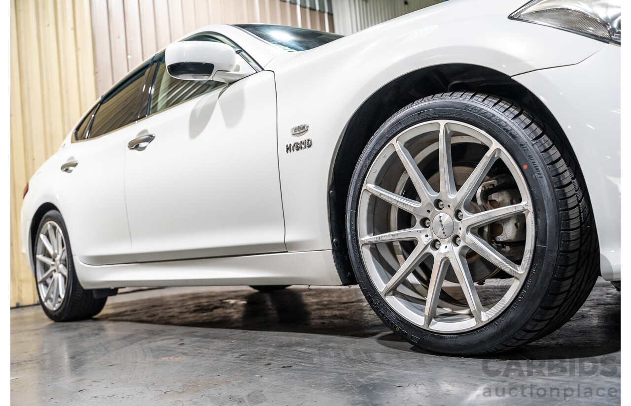 12/2011 Nissan Fuga Hybrid VIP Y51 4d Sedan Pearl White Metallic V6 3.5L - Hybrid (IMPORT)