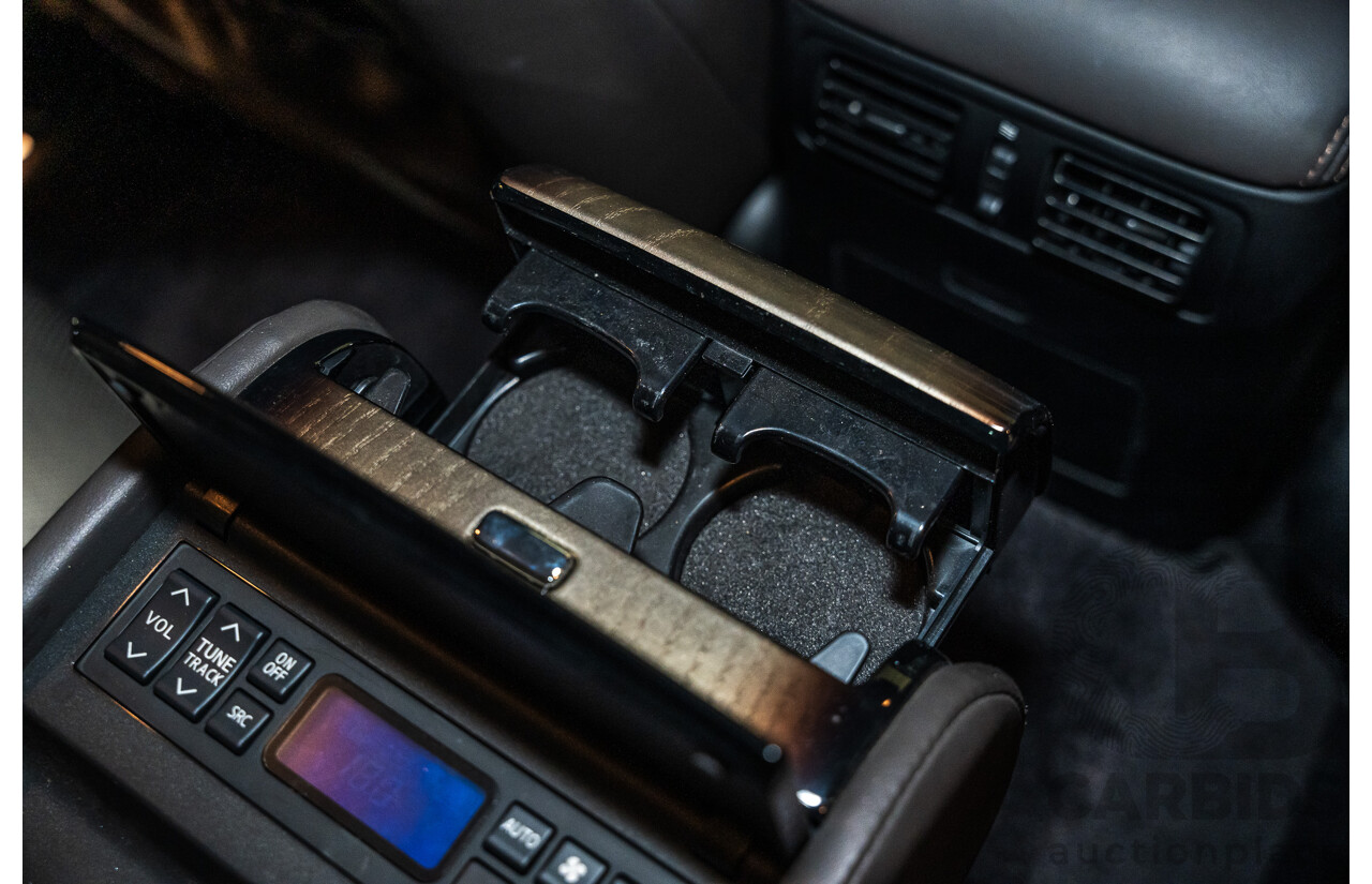 12/2011 Nissan Fuga Hybrid VIP Y51 4d Sedan Pearl White Metallic V6 3.5L - Hybrid (IMPORT)