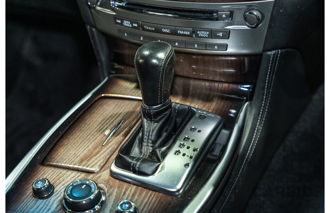 12/2011 Nissan Fuga Hybrid VIP Y51 4d Sedan Pearl White Metallic V6 3.5L - Hybrid (IMPORT)