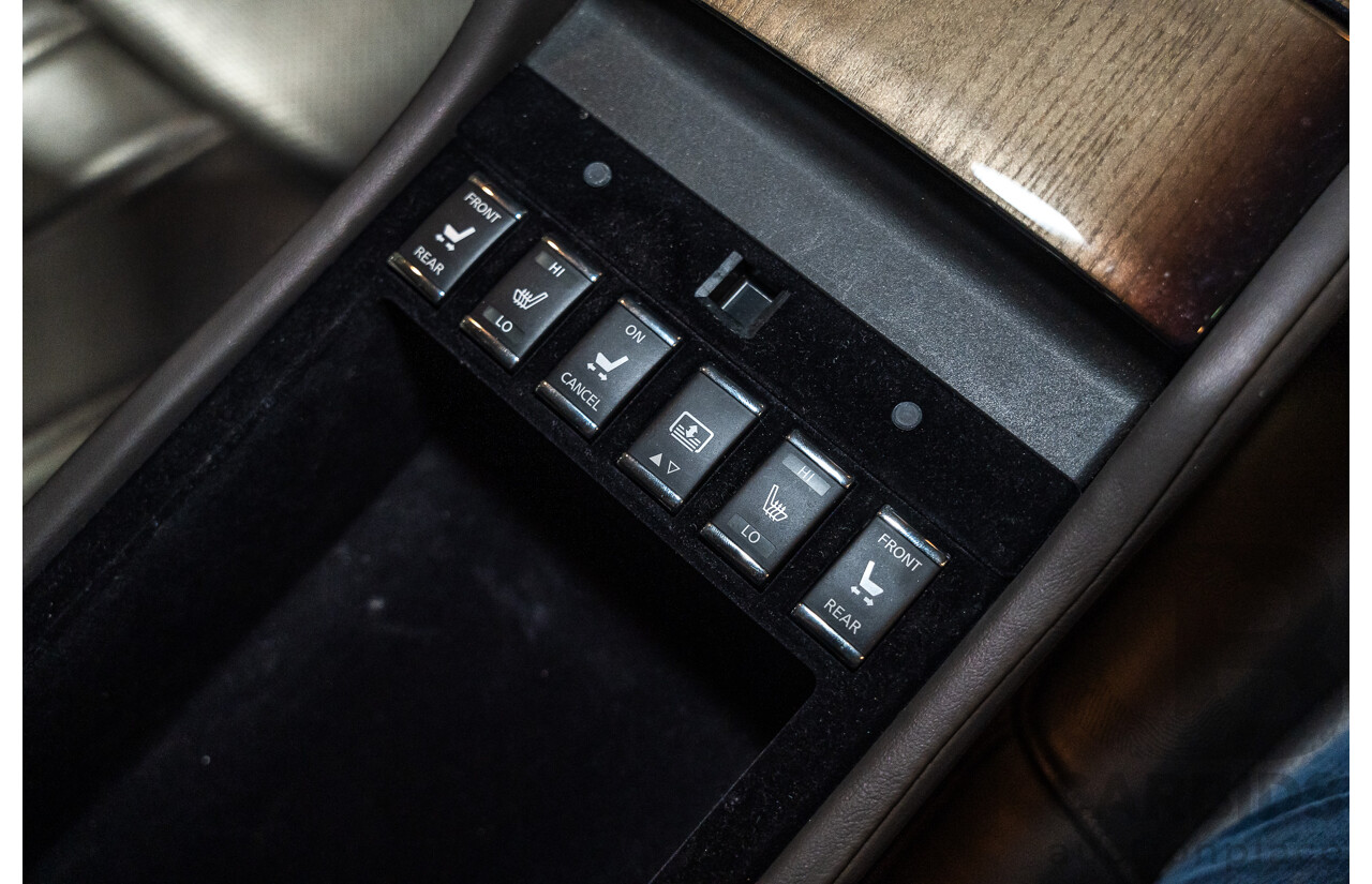 12/2011 Nissan Fuga Hybrid VIP Y51 4d Sedan Pearl White Metallic V6 3.5L - Hybrid (IMPORT)