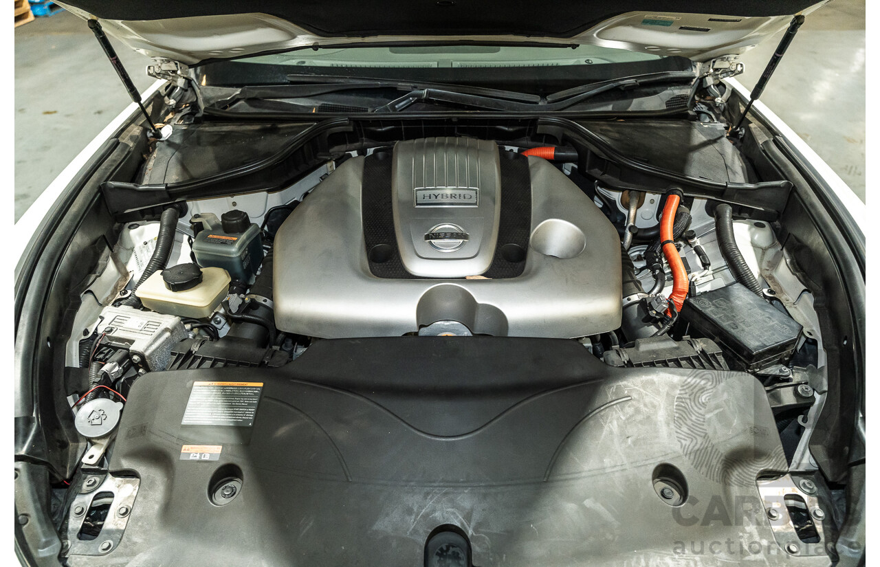 12/2011 Nissan Fuga Hybrid VIP Y51 4d Sedan Pearl White Metallic V6 3.5L - Hybrid (IMPORT)