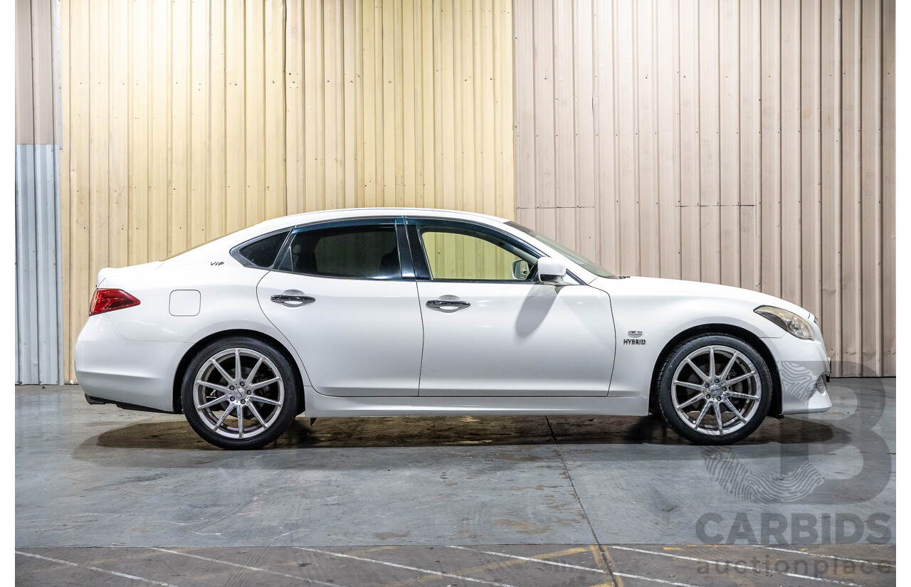 12/2011 Nissan Fuga Hybrid VIP Y51 4d Sedan Pearl White Metallic V6 3.5L - Hybrid (IMPORT)