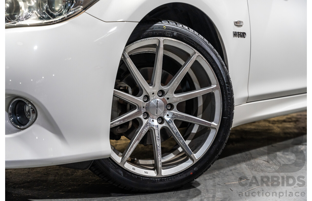 12/2011 Nissan Fuga Hybrid VIP Y51 4d Sedan Pearl White Metallic V6 3.5L - Hybrid (IMPORT)