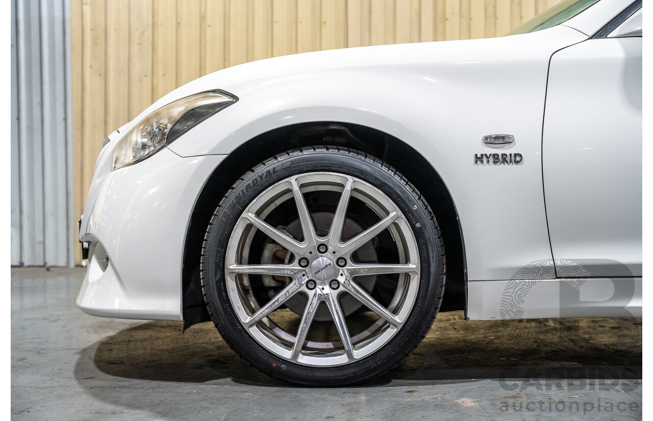 12/2011 Nissan Fuga Hybrid VIP Y51 4d Sedan Pearl White Metallic V6 3.5L - Hybrid (IMPORT)