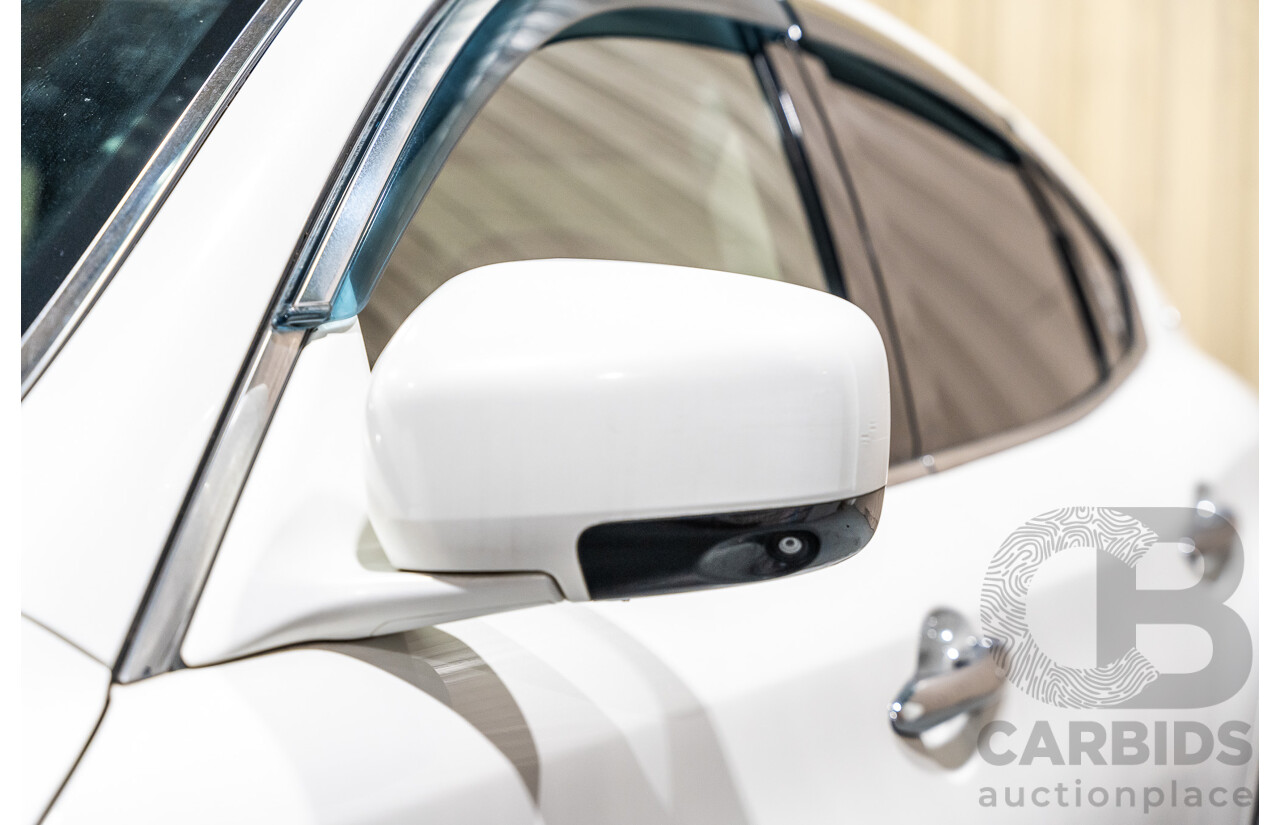 12/2011 Nissan Fuga Hybrid VIP Y51 4d Sedan Pearl White Metallic V6 3.5L - Hybrid (IMPORT)