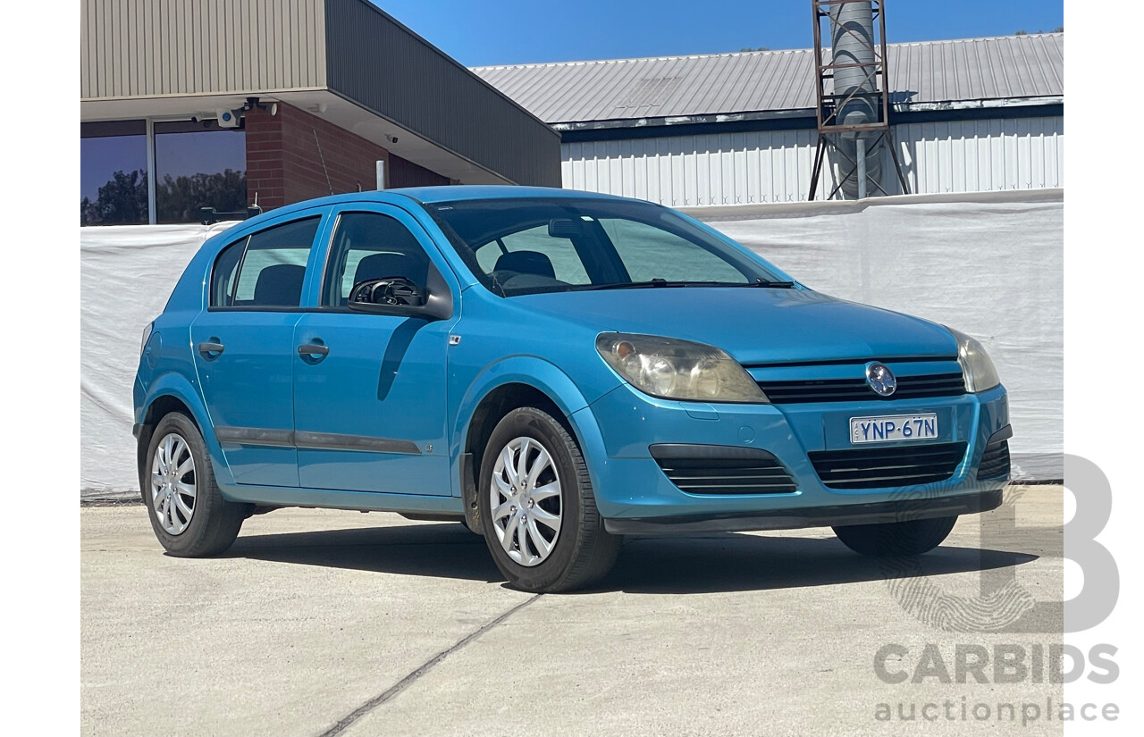 01/05 Holden Astra CD FWD AH 5D Hatchback Blue 1.8L