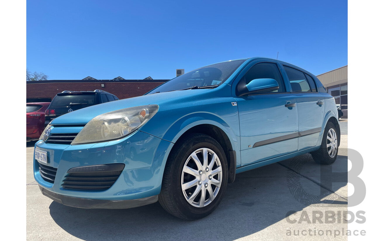 01/05 Holden Astra CD FWD AH 5D Hatchback Blue 1.8L