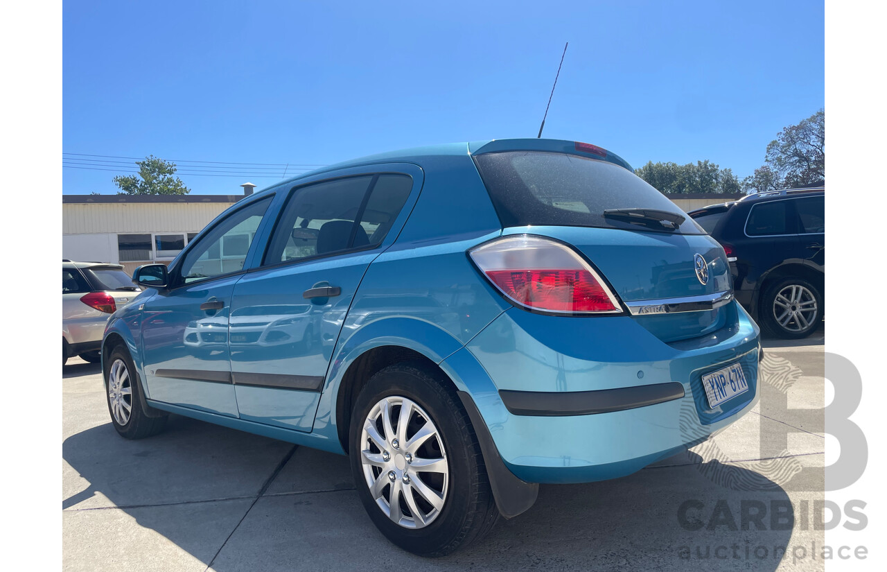 01/05 Holden Astra CD FWD AH 5D Hatchback Blue 1.8L