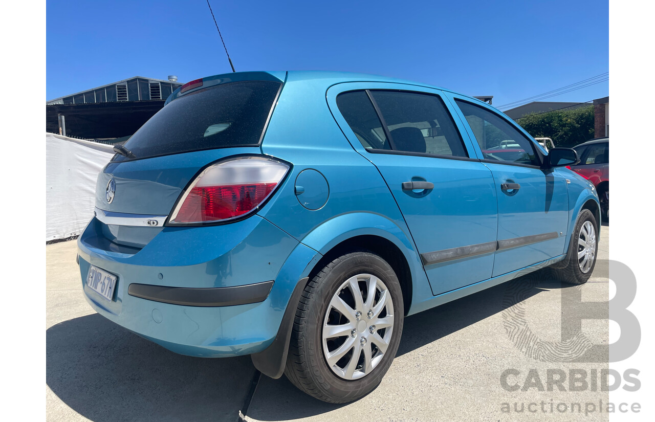 01/05 Holden Astra CD FWD AH 5D Hatchback Blue 1.8L