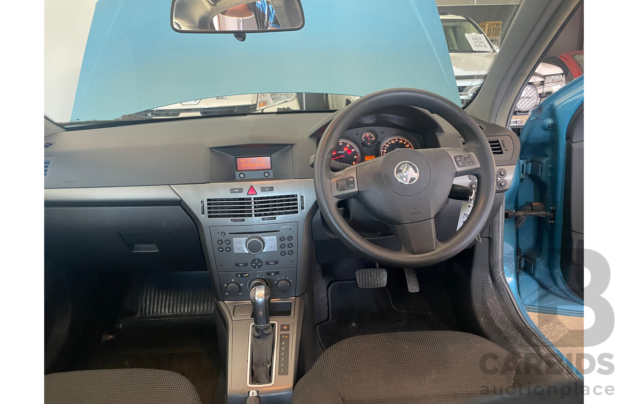 01/05 Holden Astra CD FWD AH 5D Hatchback Blue 1.8L