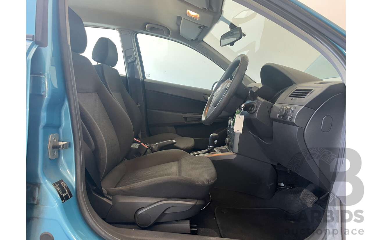 01/05 Holden Astra CD FWD AH 5D Hatchback Blue 1.8L