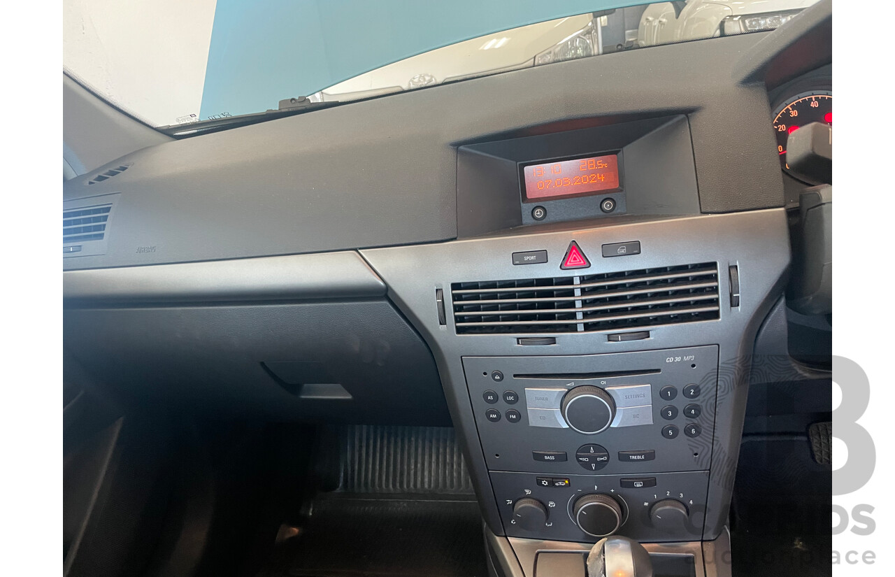 01/05 Holden Astra CD FWD AH 5D Hatchback Blue 1.8L