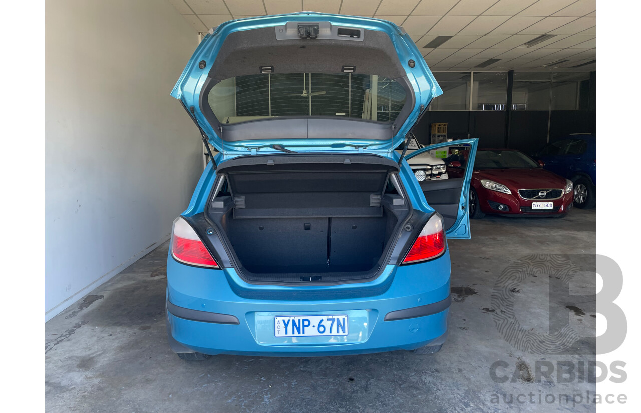 01/05 Holden Astra CD FWD AH 5D Hatchback Blue 1.8L