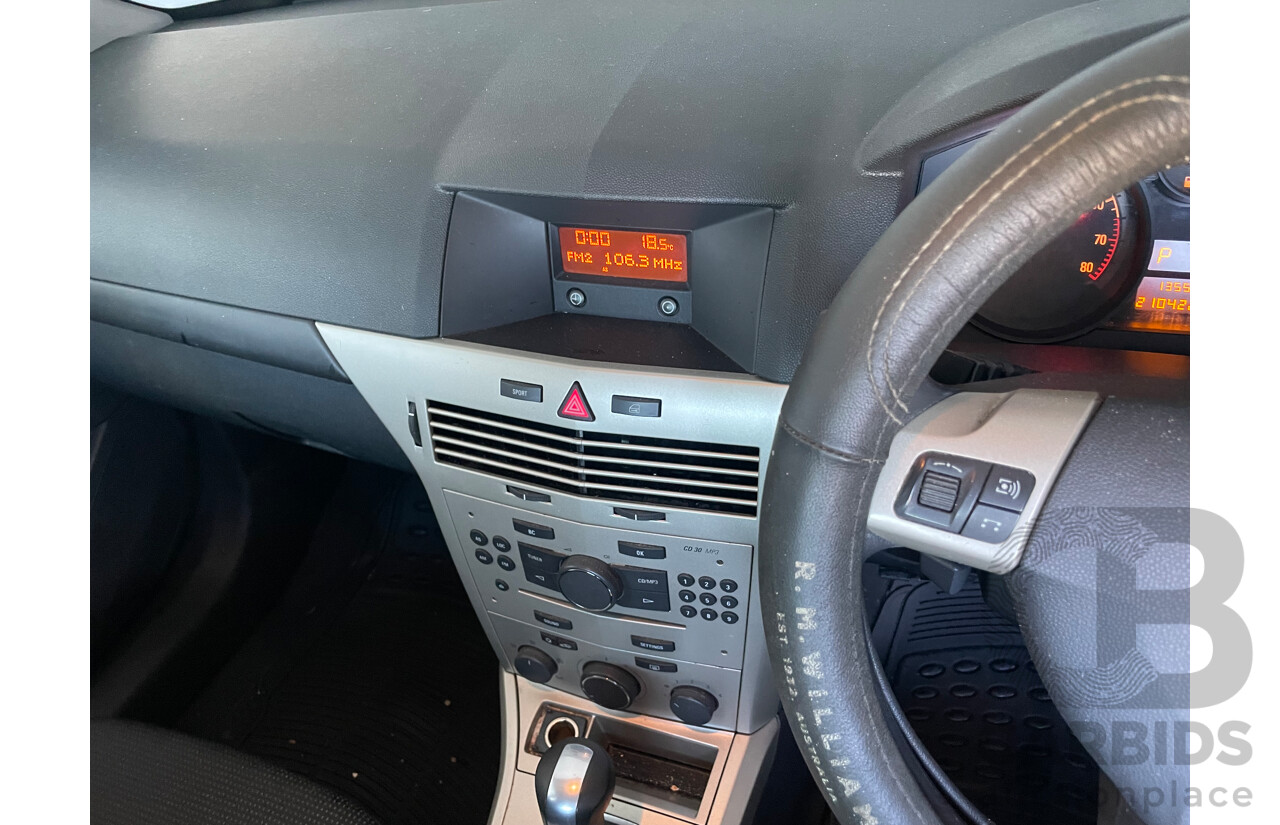 2/2008 Holden Astra 60TH Anniversary AH MY08.5 5d Hatchback Silver 1.8L