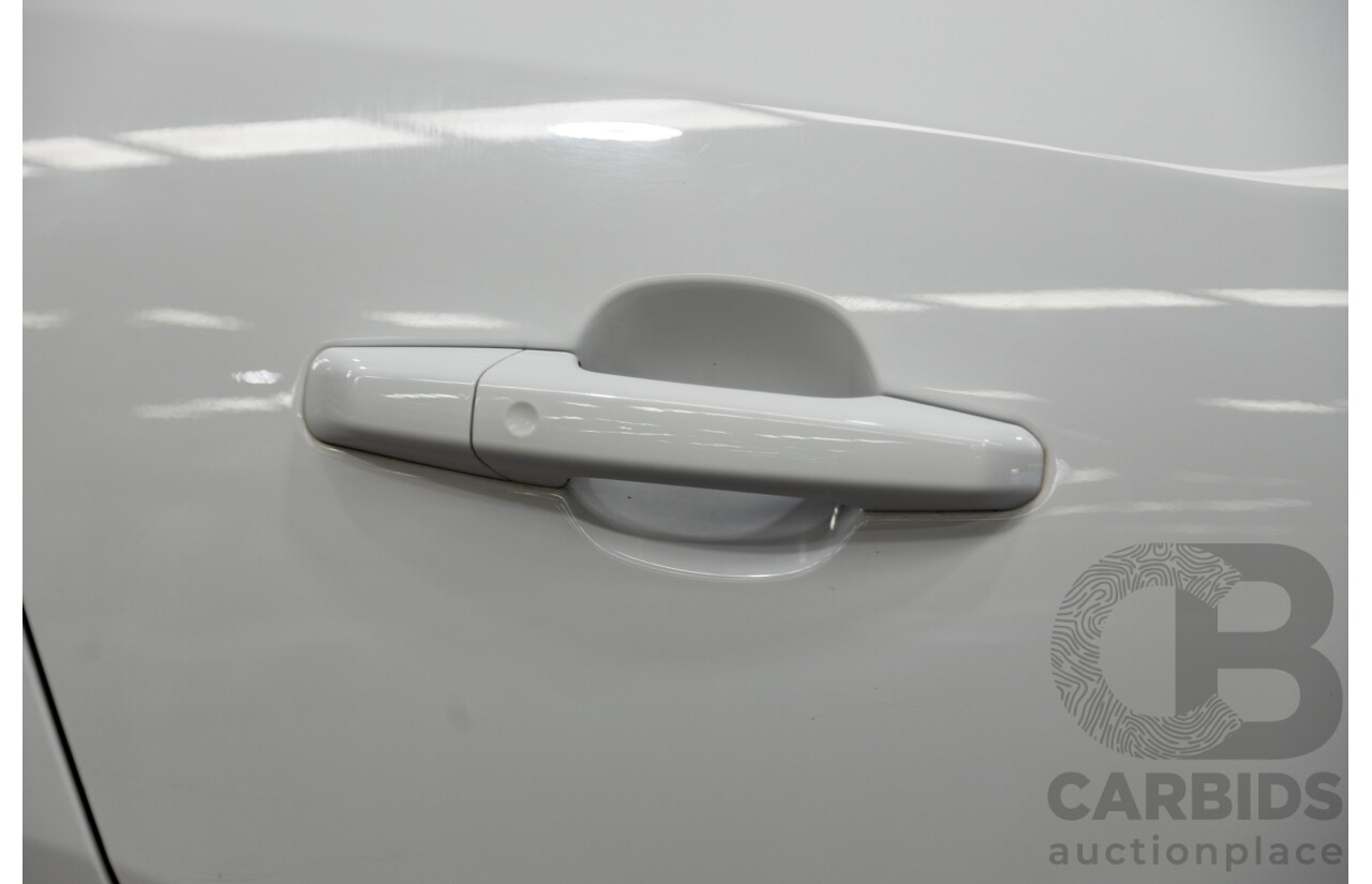 07/2017 Jaguar F-Pace 30d Portfolio (AWD) X761 MY17 4d Wagon Polaris White Twin Turbo Diesel 3.0L