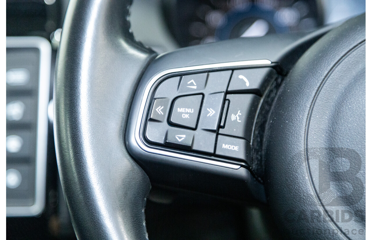 07/2017 Jaguar F-Pace 30d Portfolio (AWD) X761 MY17 4d Wagon Polaris White Twin Turbo Diesel 3.0L