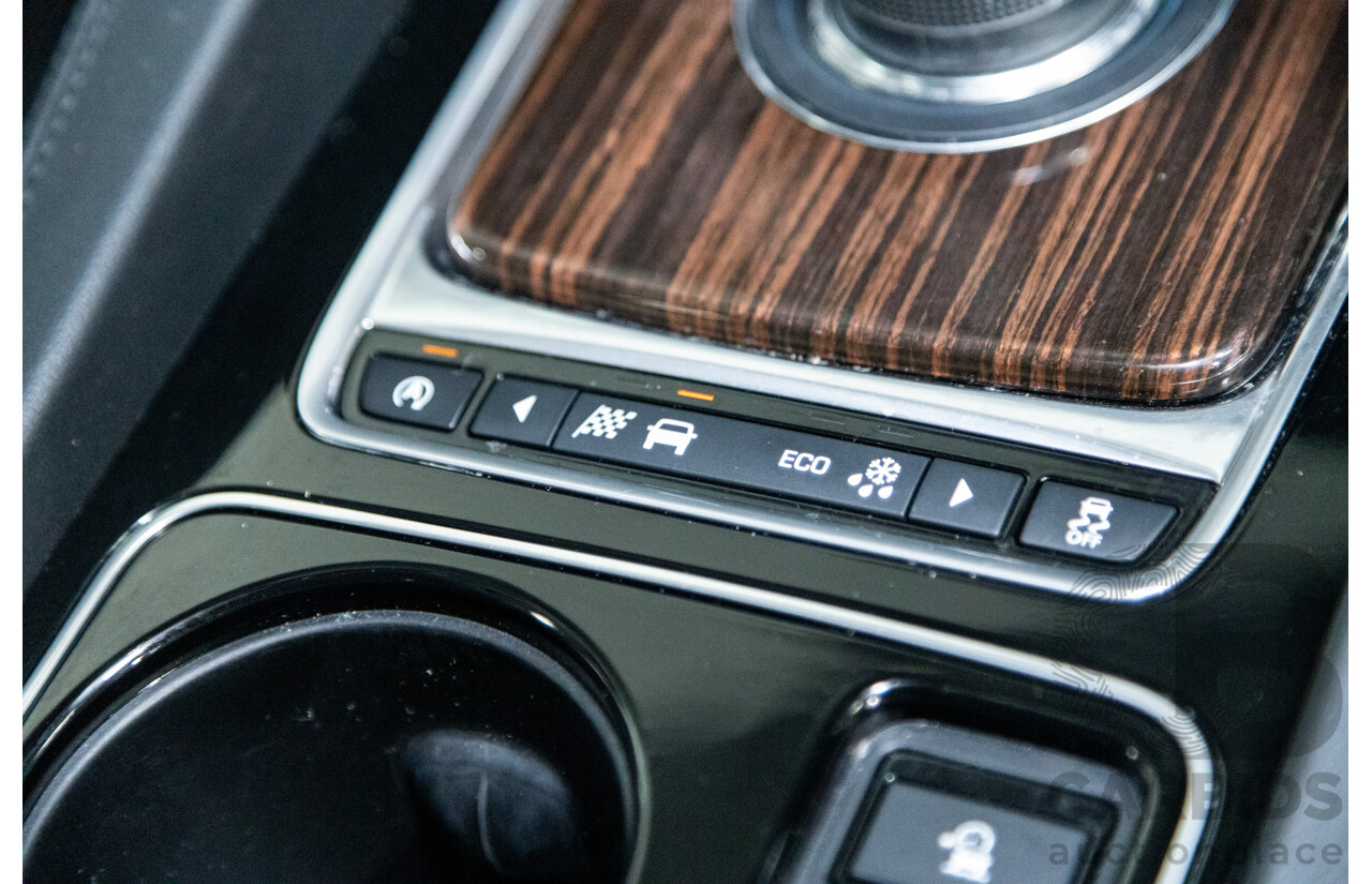 07/2017 Jaguar F-Pace 30d Portfolio (AWD) X761 MY17 4d Wagon Polaris White Twin Turbo Diesel 3.0L