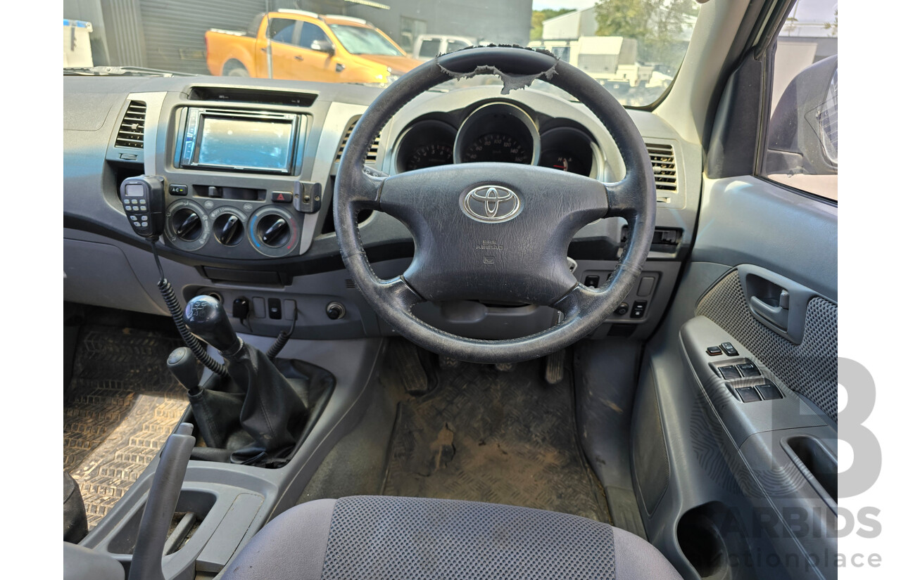 6/2005 Toyota Hilux SR5 (4x4) GGN25R 4d Dual Cab P/Up Silver Metallic V6 4.0L