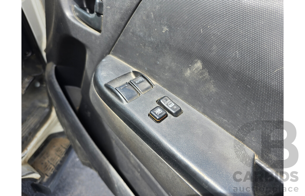 3/2010 Toyota Hiace LWB KDH201R 4d Van White Turbo Diesel 3.0L