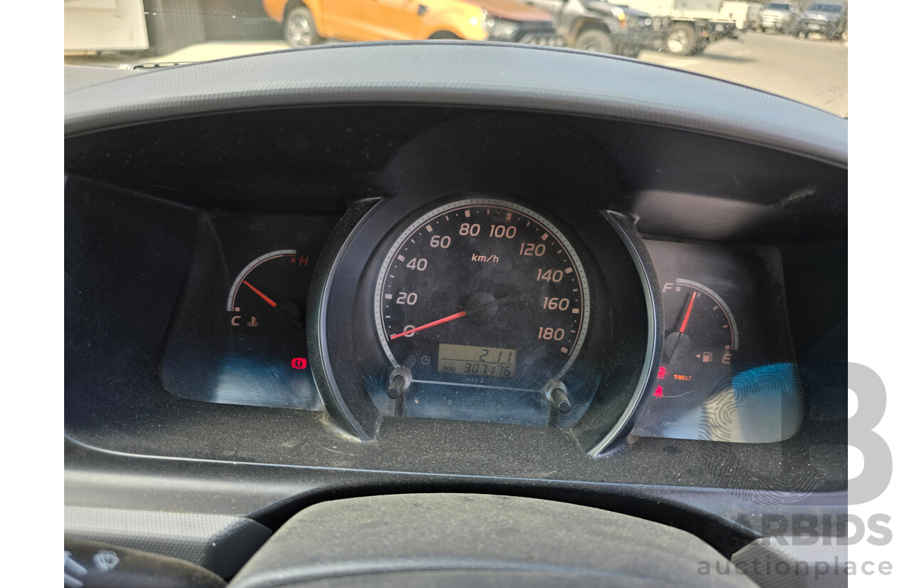 3/2010 Toyota Hiace LWB KDH201R 4d Van White Turbo Diesel 3.0L