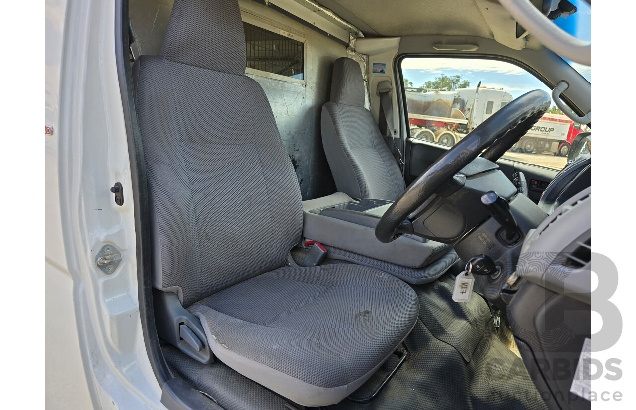 3/2010 Toyota Hiace LWB KDH201R 4d Van White Turbo Diesel 3.0L