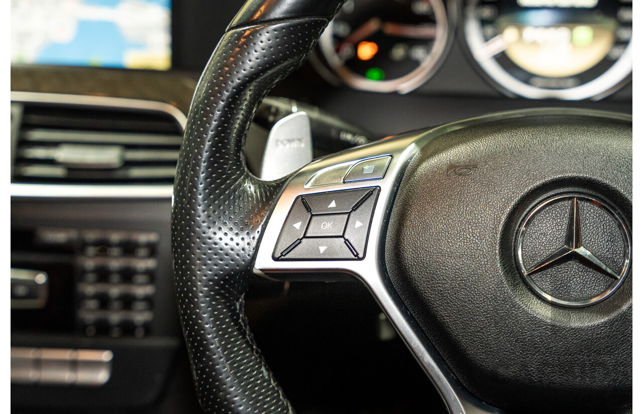 11/2011 Mercedes-Benz C63 AMG W204 MY11 4d Sedan Palladium Silver Metallic V8 6.2L